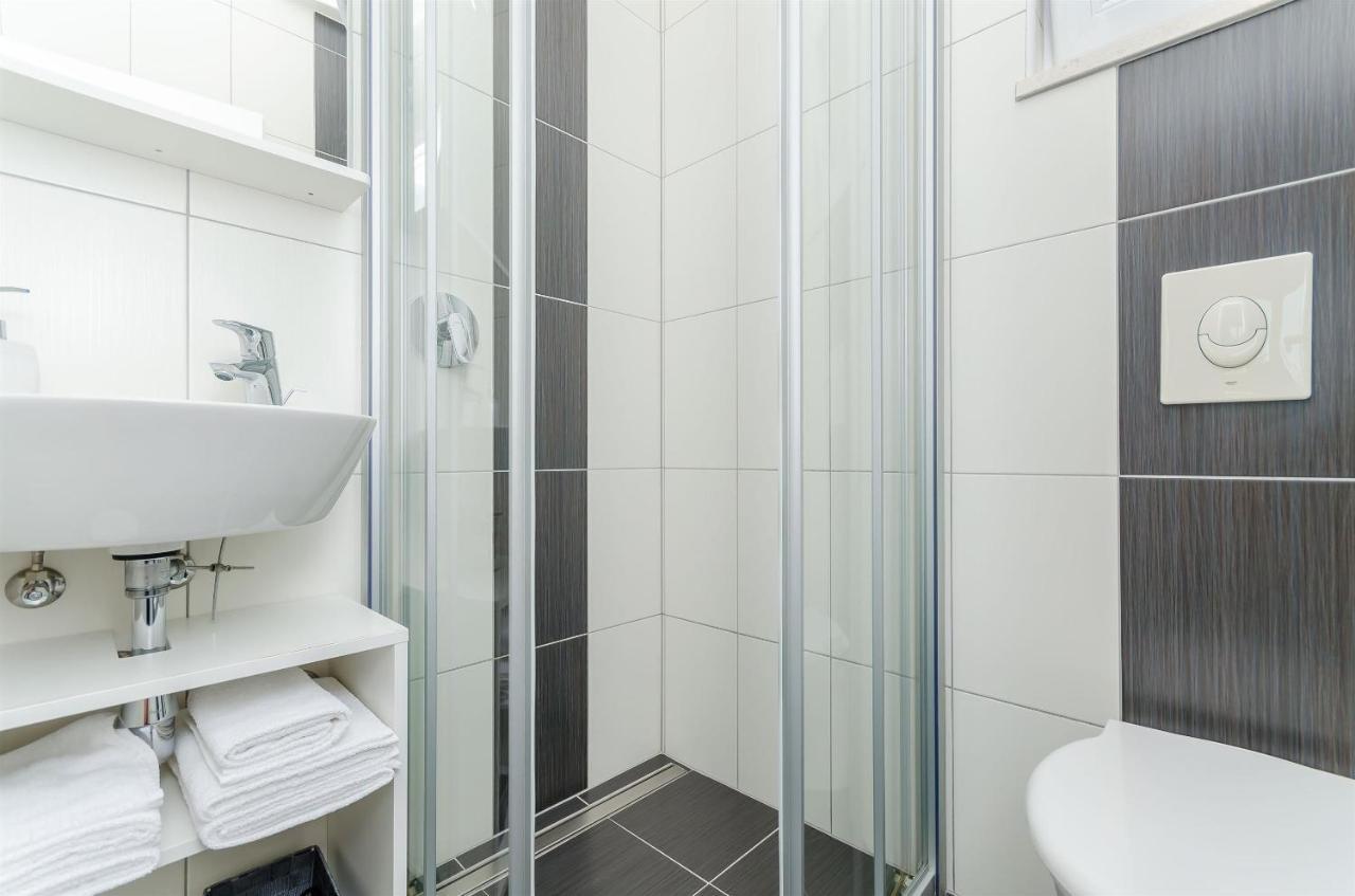 Apartments And Room Maestral โตรกีร์ ภายนอก รูปภาพ