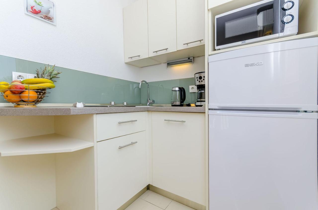 Apartments And Room Maestral โตรกีร์ ภายนอก รูปภาพ