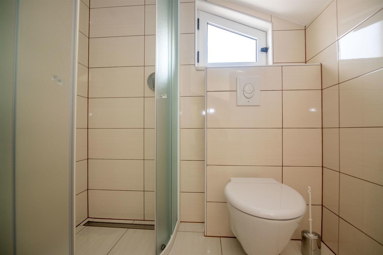 Apartments And Room Maestral โตรกีร์ ภายนอก รูปภาพ